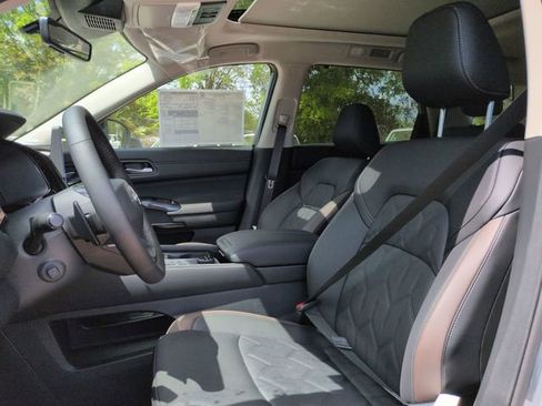 New 2026 Nissan Pathfinder Platinum AWD/4WD image 13