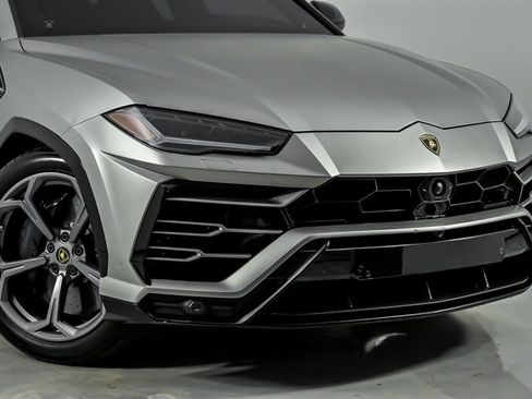 Used 2019 Lamborghini Urus AWD/4WD image 3
