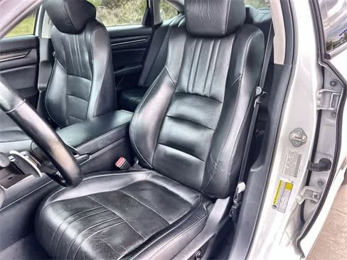 Certified 2018 Honda Accord Touring image 11