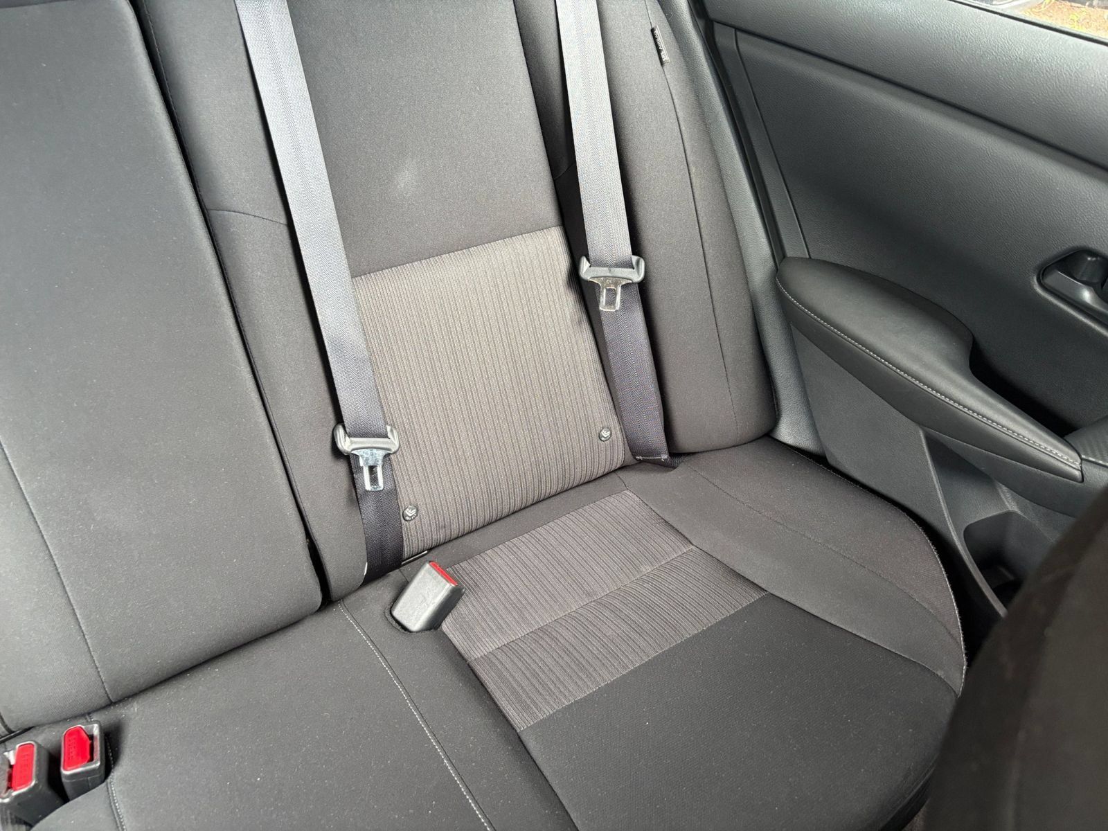 Used 2025 Nissan Sentra SV FWD image 34