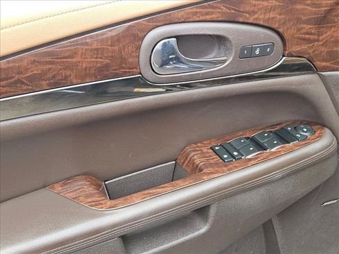 Used 2017 Buick Enclave Leather w/ Enclave Tuscan Edition FWD image 17
