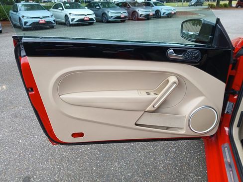 Used 2014 Volkswagen Beetle R-Line image 11