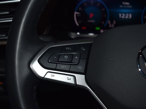 Certified 2025 Volkswagen Atlas SEL Premium R-Line image 8