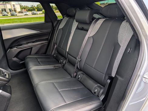 Used 2024 Cadillac Lyriq Tech AWD/4WD image 18