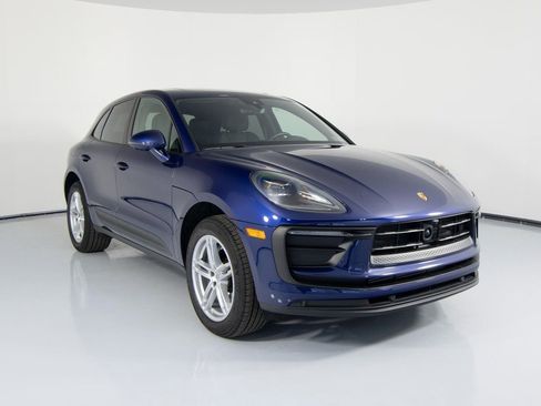 Used 2025 Porsche Macan image 12