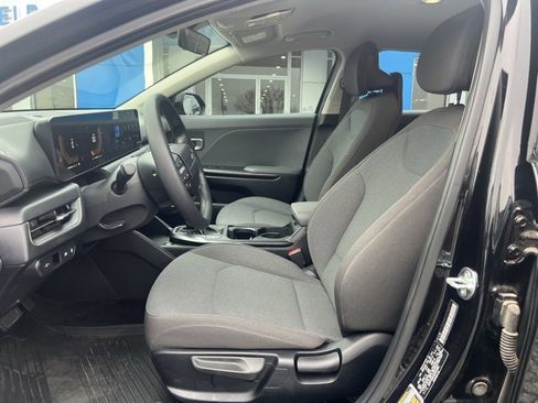 Used 2025 Kia K4 LXS image 9