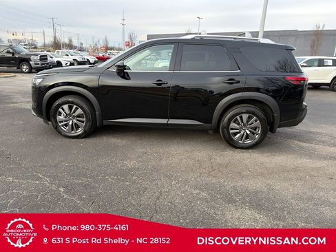 Certified 2025 Nissan Pathfinder SV image 10