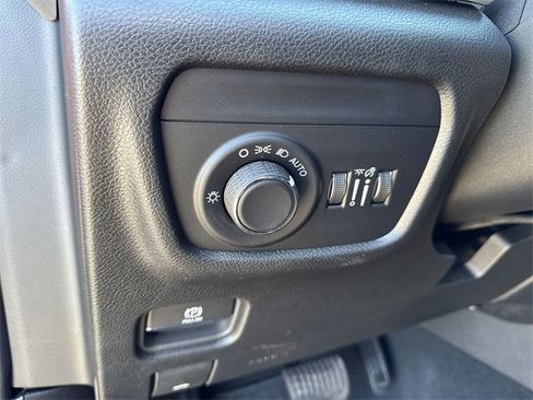 Used 2025 Jeep Grand Cherokee Laredo X image 11