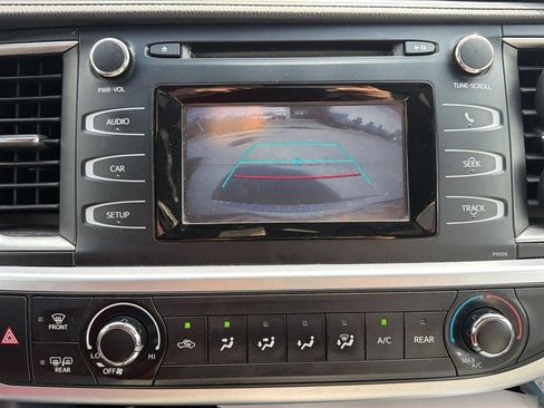 Used 2018 Toyota Highlander LE w/ Protection Package #3 image 11