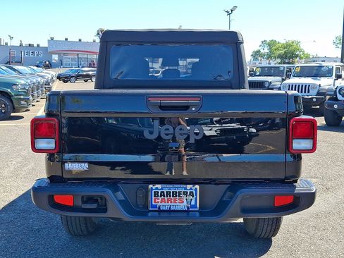 Used 2026 Jeep Gladiator Sport AWD/4WD image 5