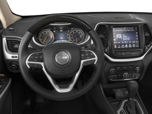 Used 2016 Jeep Cherokee Overland w/ Technology Group image 4