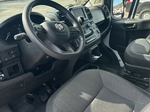 Used 2025 RAM ProMaster 2500 w/ Convenience Group image 9