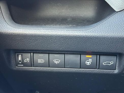 Used 2021 Toyota RAV4 XLE image 18