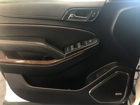 Used 2019 Chevrolet Suburban LT RWD image 16