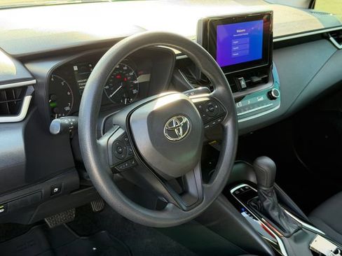 Used 2025 Toyota Corolla LE FWD image 10