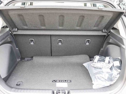 New 2026 Hyundai Venue SEL FWD image 31