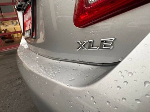 Used 2011 Toyota Camry XLE image 34