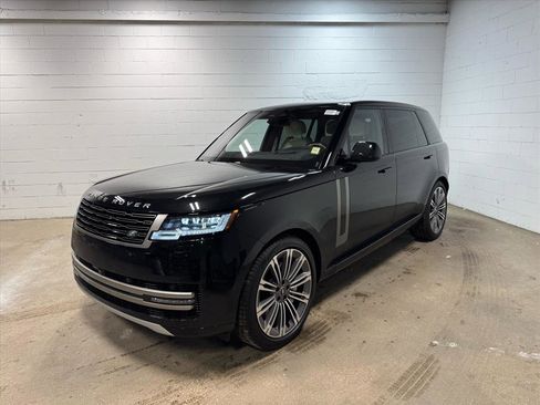 Used 2023 Land Rover Range Rover Long Wheelbase SE image 1