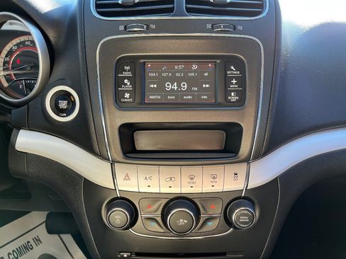 Used 2018 Dodge Journey SE image 13