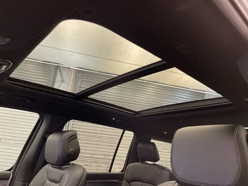 New 2025 Jeep Wagoneer Series II image 12