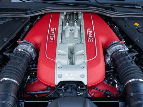 Used 2020 Ferrari 812 Superfast RWD image 12