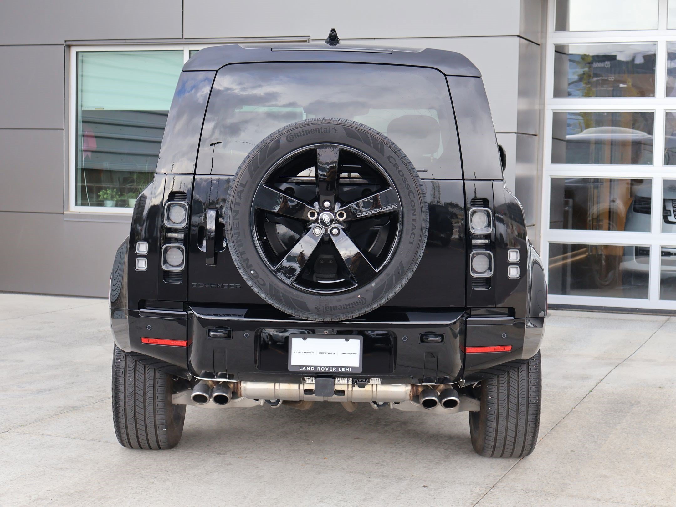 Used 2025 Land Rover Defender 110 V8 AWD/4WD image 9
