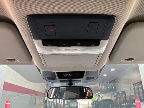 Used 2025 Nissan Rogue SV FWD image 16