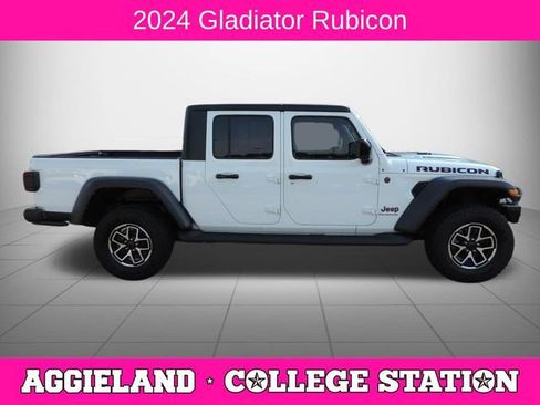 Used 2024 Jeep Gladiator Rubicon w/ Safety Group AWD/4WD image 2