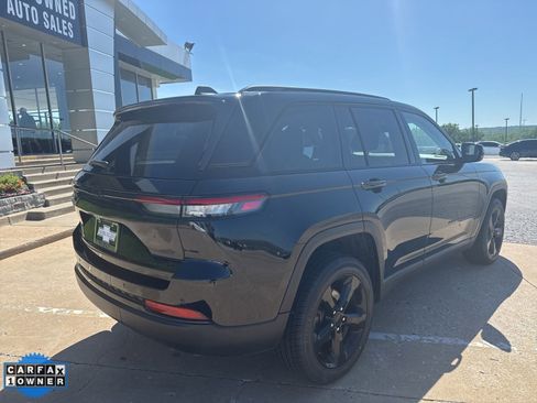 Used 2023 Jeep Grand Cherokee Limited w/ Black Appearance Package AWD/4WD image 3