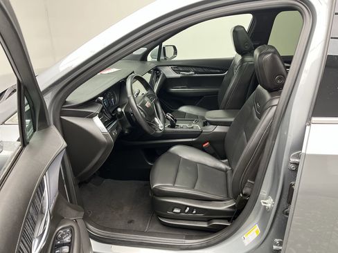 Certified 2025 Cadillac XT6 Premium Luxury image 3