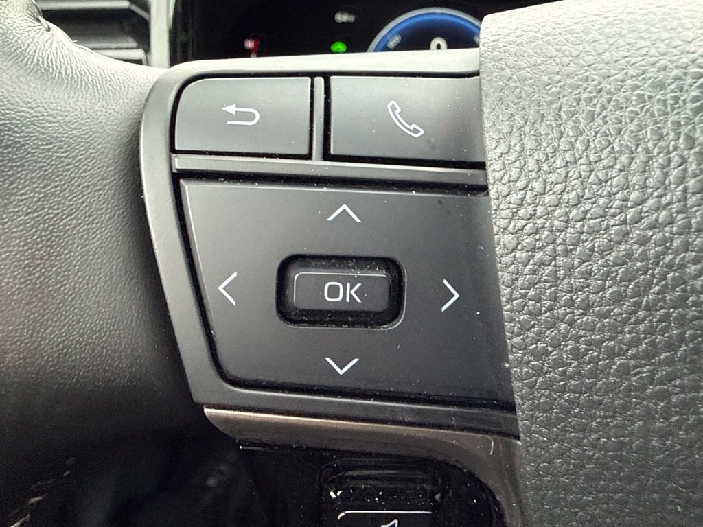 Used 2025 Toyota Camry SE FWD image 19