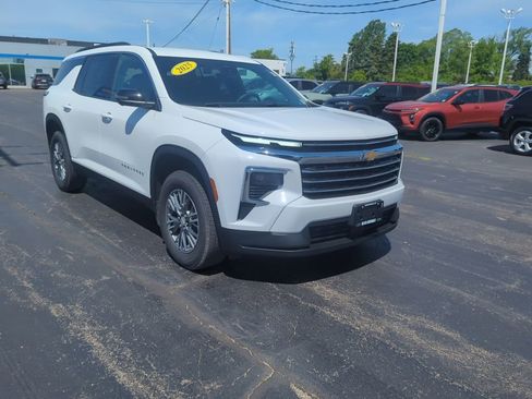 Certified 2025 Chevrolet Traverse LT w/ Driver Confidence Package AWD/4WD image 5