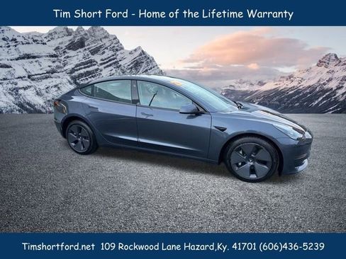 Used 2023 Tesla Model 3 Standard Range image 4