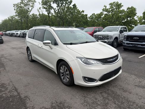 Used 2020 Chrysler Pacifica Limited w/ Advanced Safetytec Group FWD image 4