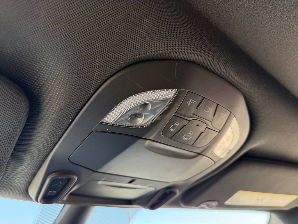 Used 2025 Chrysler Pacifica Limited FWD image 27