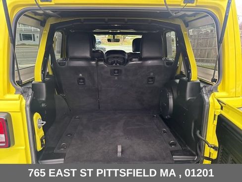 Used 2022 Jeep Wrangler Unlimited Sahara AWD/4WD image 21