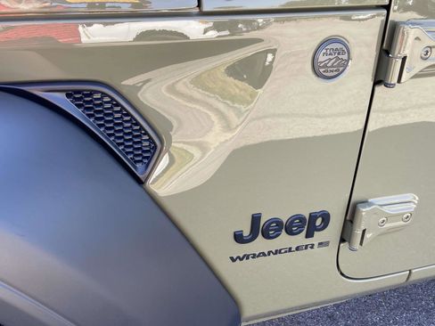 Used 2025 Jeep Wrangler Sport image 28