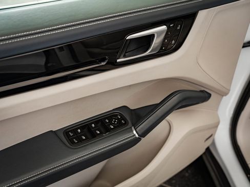 Used 2019 Porsche Cayenne S image 29