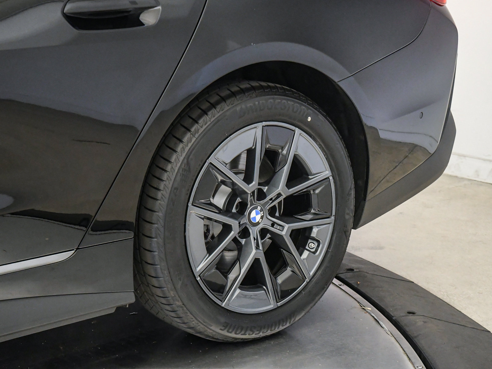Used 2026 BMW i4 eDrive40 w/ Premium Package RWD image 11