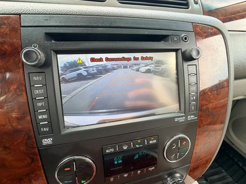 Used 2013 Chevrolet Suburban LTZ AWD/4WD image 19