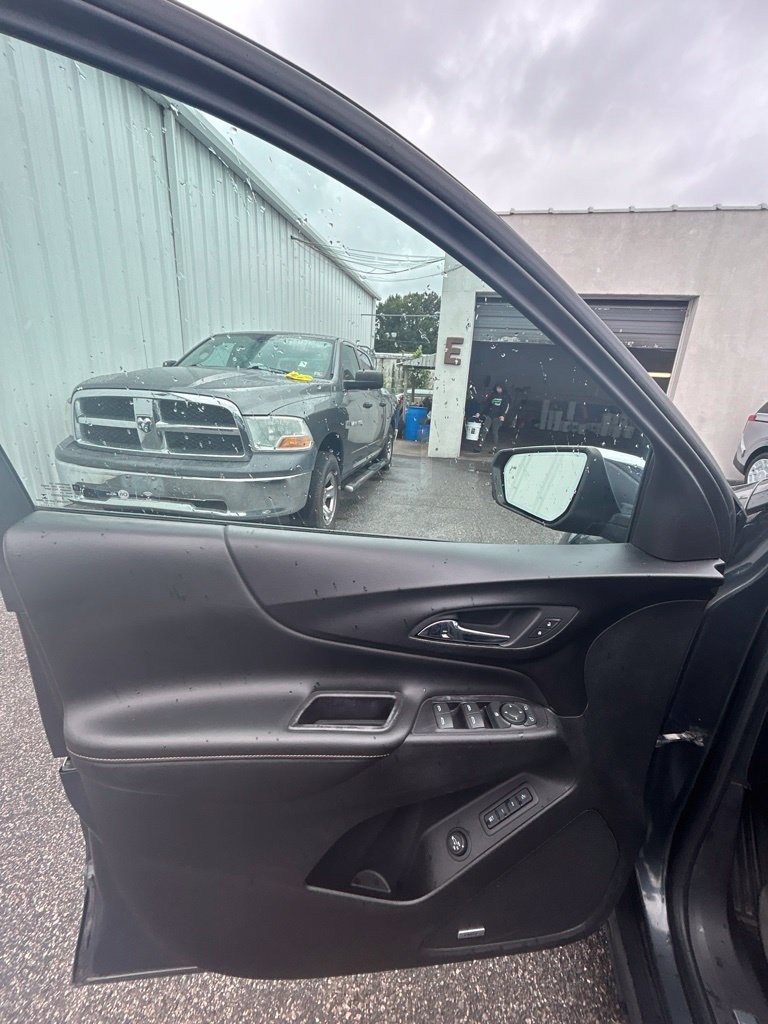 Used 2018 Chevrolet Equinox Premier FWD image 11