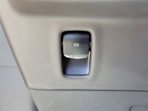 Certified 2023 Lincoln Nautilus Reserve image 27