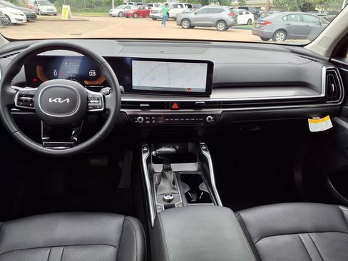 Certified 2025 Kia Sorento S FWD image 9