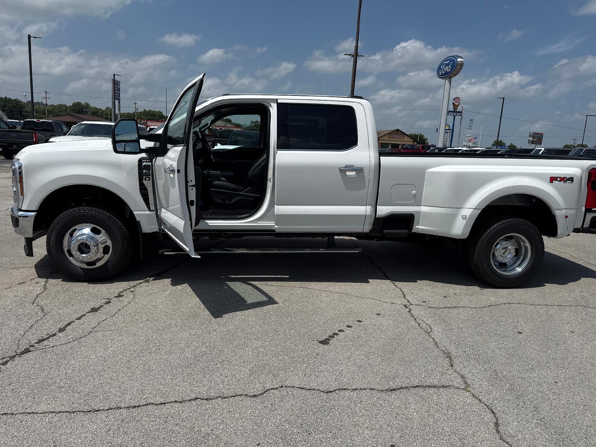 New 2026 Ford F350 Lariat w/ Lariat Premium Package AWD/4WD image 17