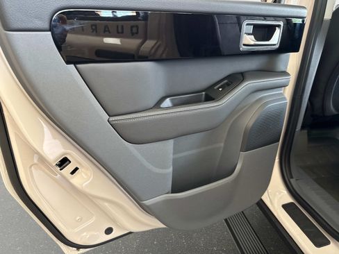 New 2025 INEOS Grenadier AWD/4WD image 9