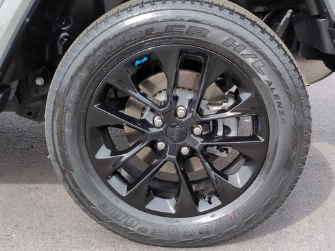 Used 2023 Jeep Wrangler Sahara image 28