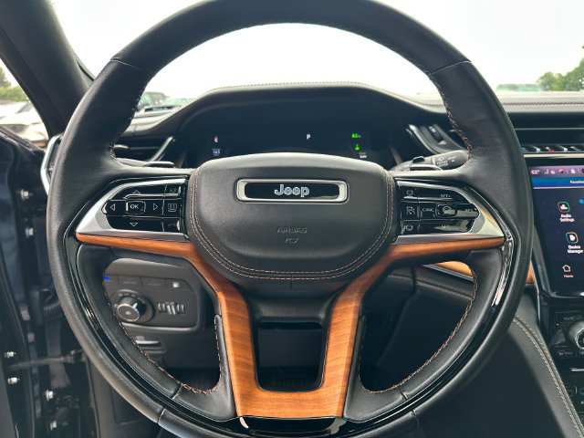 Used 2022 Jeep Grand Cherokee Summit AWD/4WD image 31