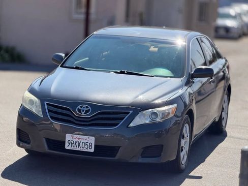 Used 2010 Toyota Camry LE FWD image 5