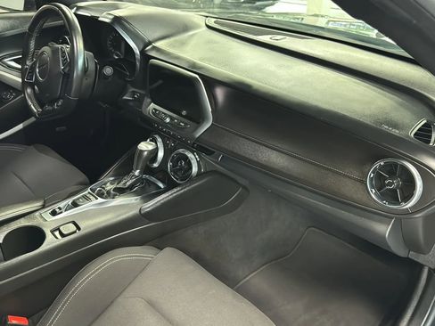 Used 2022 Chevrolet Camaro LT w/ Technology Package image 9