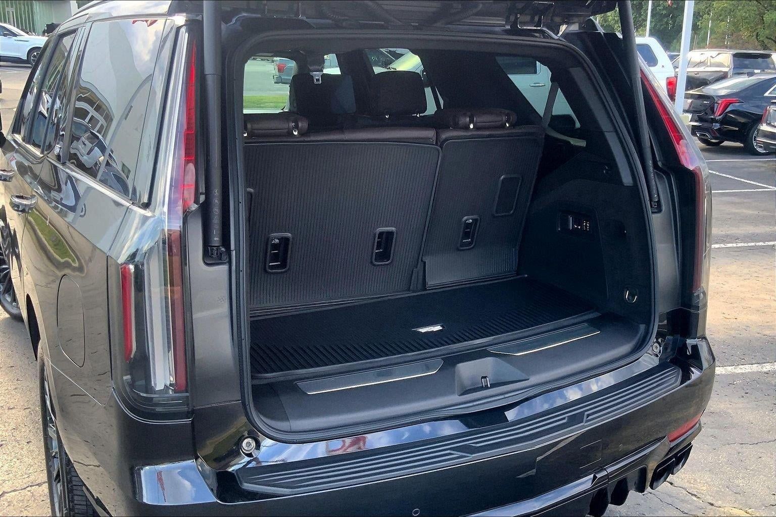 Certified 2024 Cadillac Escalade V AWD/4WD image 4
